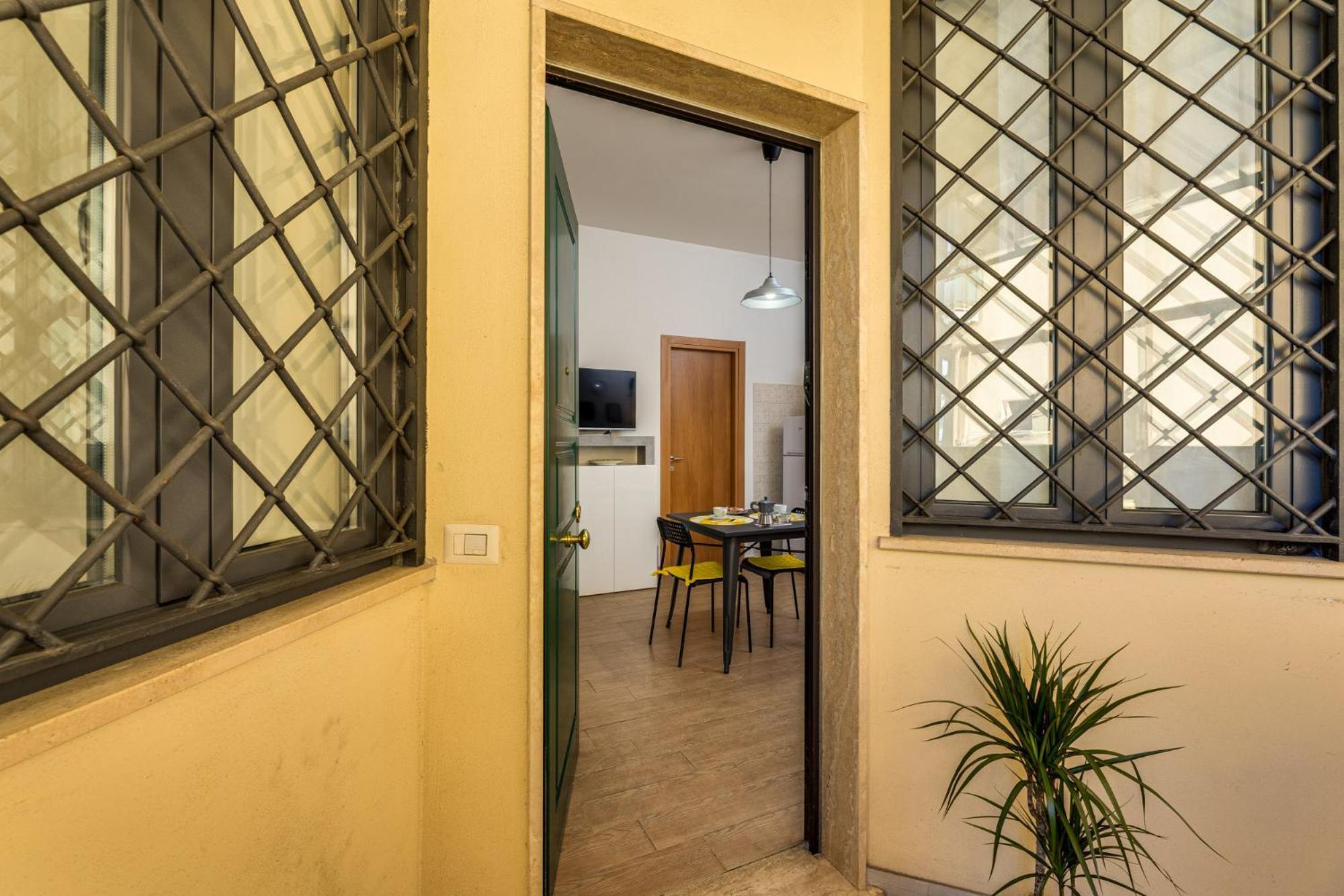 Apartment Roger Rom
